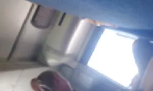 Questa ragazza vi invita a unirsi a lei mature molto porche per un bagno.