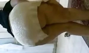 Ragazze Mature mature troie con giovani strofinando le loro fighe