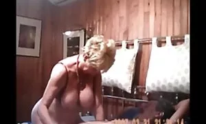 Queste signore sono ubriache, sono uno signore mature porche di quei ragazzi!